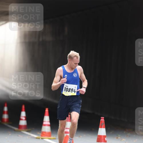 05.10.2025 - 20. swb-Marathon Bremen Michael Strokosch http://msf.ph/oto/9209759 05.10.2025 10:29:28 Laufen 10894 meine-sportfotos.de