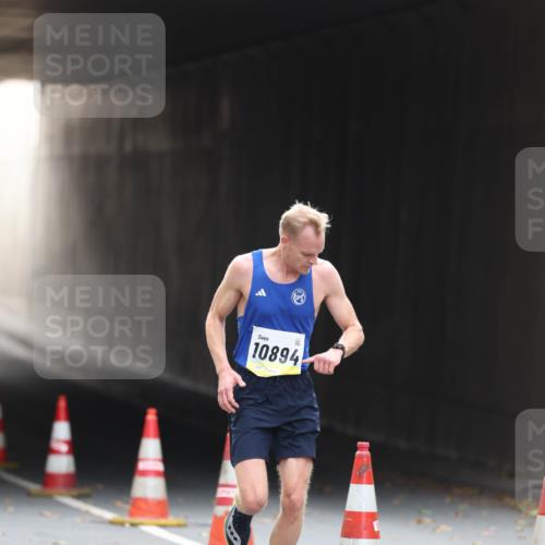 05.10.2025 - 20. swb-Marathon Bremen Michael Strokosch http://msf.ph/oto/9209760 05.10.2025 10:29:29 Laufen 10894 meine-sportfotos.de