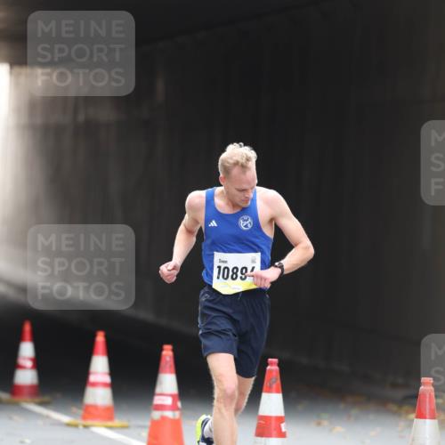 05.10.2025 - 20. swb-Marathon Bremen Michael Strokosch http://msf.ph/oto/9209761 05.10.2025 10:29:29 Laufen 10894 meine-sportfotos.de