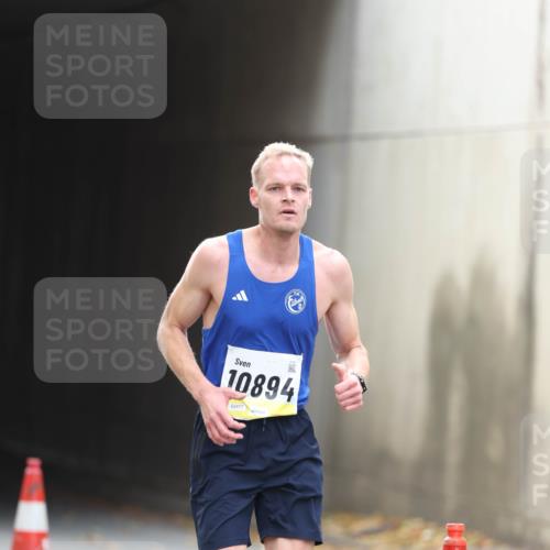 05.10.2025 - 20. swb-Marathon Bremen Michael Strokosch http://msf.ph/oto/9209765 05.10.2025 10:29:30 Laufen 10894, 02477 meine-sportfotos.de