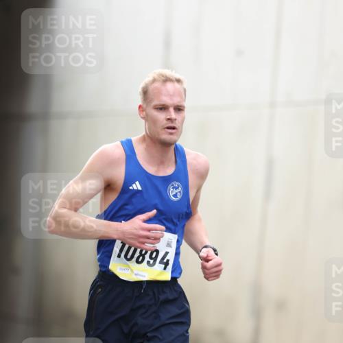 05.10.2025 - 20. swb-Marathon Bremen Michael Strokosch http://msf.ph/oto/9209767 05.10.2025 10:29:31 Laufen 10894, 02477 meine-sportfotos.de
