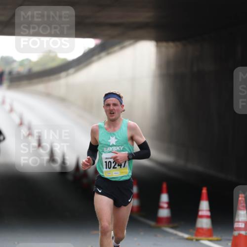 05.10.2025 - 20. swb-Marathon Bremen Michael Strokosch http://msf.ph/oto/9209781 05.10.2025 10:29:55 Laufen 1024, 01906 meine-sportfotos.de