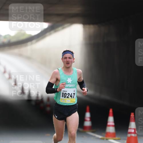 05.10.2025 - 20. swb-Marathon Bremen Michael Strokosch http://msf.ph/oto/9209782 05.10.2025 10:29:55 Laufen 10247 meine-sportfotos.de