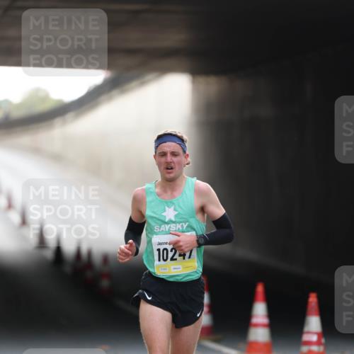 05.10.2025 - 20. swb-Marathon Bremen Michael Strokosch http://msf.ph/oto/9209783 05.10.2025 10:29:56 Laufen 10247 meine-sportfotos.de