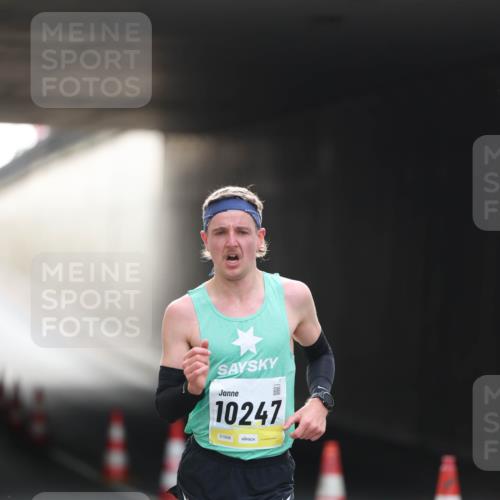 05.10.2025 - 20. swb-Marathon Bremen Michael Strokosch http://msf.ph/oto/9209785 05.10.2025 10:29:56 Laufen 10247, 01906 meine-sportfotos.de