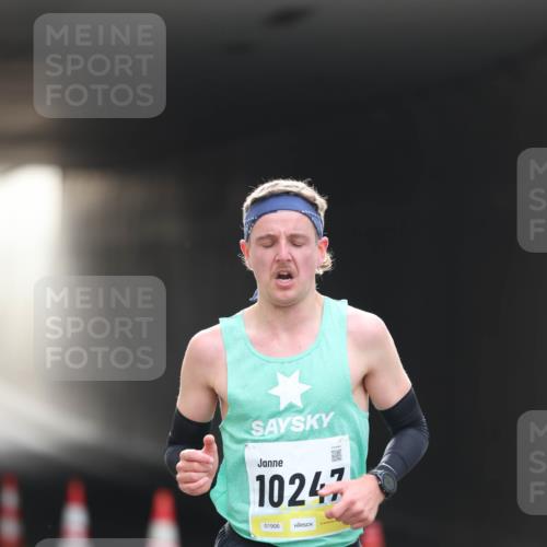 05.10.2025 - 20. swb-Marathon Bremen Michael Strokosch http://msf.ph/oto/9209787 05.10.2025 10:29:57 Laufen 10247, 01906 meine-sportfotos.de