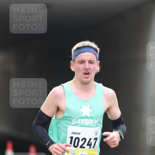 05.10.2025 - 20. swb-Marathon Bremen Michael Strokosch http://msf.ph/oto/9209788 05.10.2025 10:29:57 Laufen 10247, 01906 meine-sportfotos.de