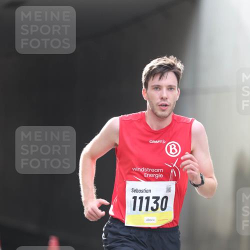 05.10.2025 - 20. swb-Marathon Bremen Michael Strokosch http://msf.ph/oto/9209806 05.10.2025 10:30:06 Laufen 11130 meine-sportfotos.de