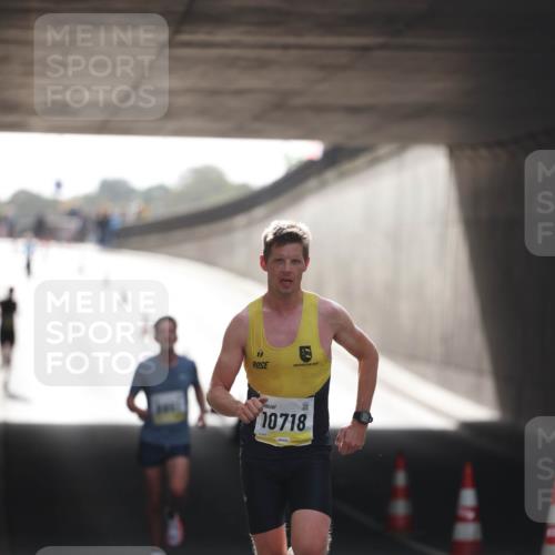 05.10.2025 - 20. swb-Marathon Bremen Michael Strokosch http://msf.ph/oto/9209829 05.10.2025 10:30:43 Laufen 10718 meine-sportfotos.de