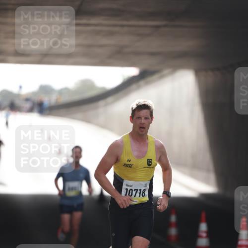 05.10.2025 - 20. swb-Marathon Bremen Michael Strokosch http://msf.ph/oto/9209830 05.10.2025 10:30:44 Laufen 10718 meine-sportfotos.de
