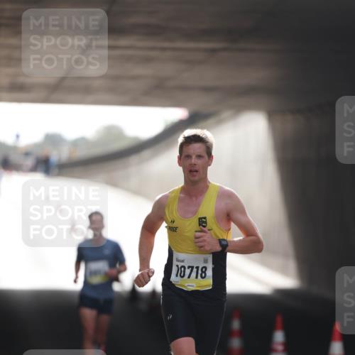 05.10.2025 - 20. swb-Marathon Bremen Michael Strokosch http://msf.ph/oto/9209831 05.10.2025 10:30:44 Laufen 18718 meine-sportfotos.de