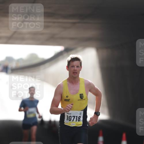 05.10.2025 - 20. swb-Marathon Bremen Michael Strokosch http://msf.ph/oto/9209832 05.10.2025 10:30:44 Laufen 10718 meine-sportfotos.de