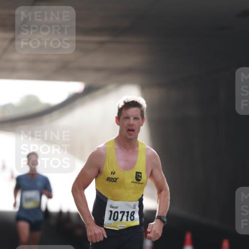 05.10.2025 - 20. swb-Marathon Bremen Michael Strokosch http://msf.ph/oto/9209833 05.10.2025 10:30:44 Laufen 10718 meine-sportfotos.de