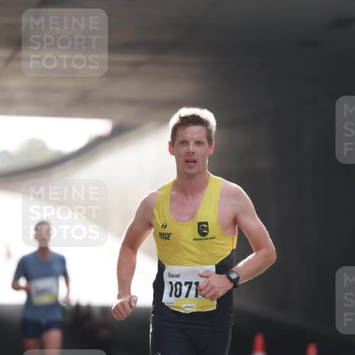 05.10.2025 - 20. swb-Marathon Bremen Michael Strokosch http://msf.ph/oto/9209834 05.10.2025 10:30:45 Laufen 1071, 02568 meine-sportfotos.de