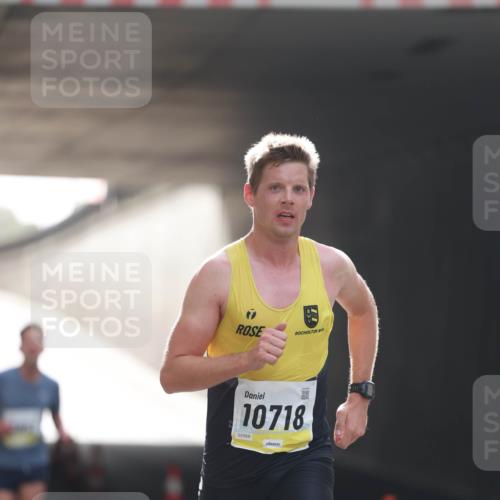 05.10.2025 - 20. swb-Marathon Bremen Michael Strokosch http://msf.ph/oto/9209835 05.10.2025 10:30:45 Laufen 10718, 02568 meine-sportfotos.de
