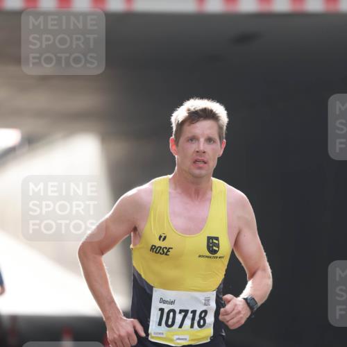 05.10.2025 - 20. swb-Marathon Bremen Michael Strokosch http://msf.ph/oto/9209836 05.10.2025 10:30:45 Laufen 10718, 02568 meine-sportfotos.de