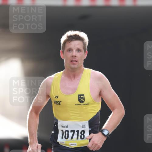 05.10.2025 - 20. swb-Marathon Bremen Michael Strokosch http://msf.ph/oto/9209837 05.10.2025 10:30:45 Laufen 10718, 02568 meine-sportfotos.de