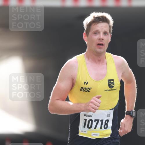 05.10.2025 - 20. swb-Marathon Bremen Michael Strokosch http://msf.ph/oto/9209838 05.10.2025 10:30:46 Laufen 10718, 02568 meine-sportfotos.de