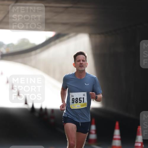 05.10.2025 - 20. swb-Marathon Bremen Michael Strokosch http://msf.ph/oto/9209840 05.10.2025 10:30:47 Laufen 9851, 02438 meine-sportfotos.de