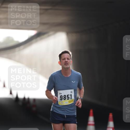05.10.2025 - 20. swb-Marathon Bremen Michael Strokosch http://msf.ph/oto/9209841 05.10.2025 10:30:47 Laufen 9851 meine-sportfotos.de