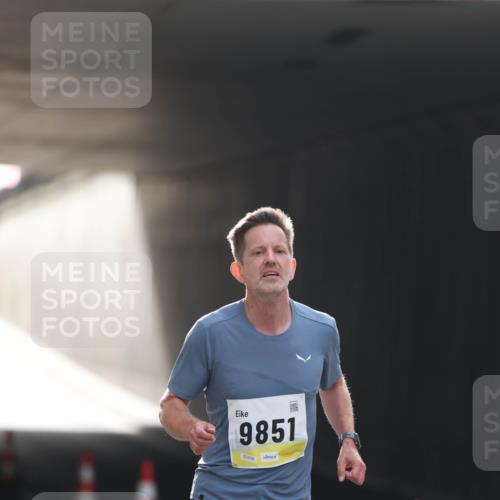 05.10.2025 - 20. swb-Marathon Bremen Michael Strokosch http://msf.ph/oto/9209844 05.10.2025 10:30:48 Laufen 9851, 02438 meine-sportfotos.de