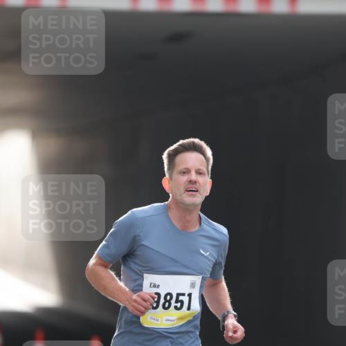 05.10.2025 - 20. swb-Marathon Bremen Michael Strokosch http://msf.ph/oto/9209845 05.10.2025 10:30:48 Laufen 9851, 02438 meine-sportfotos.de