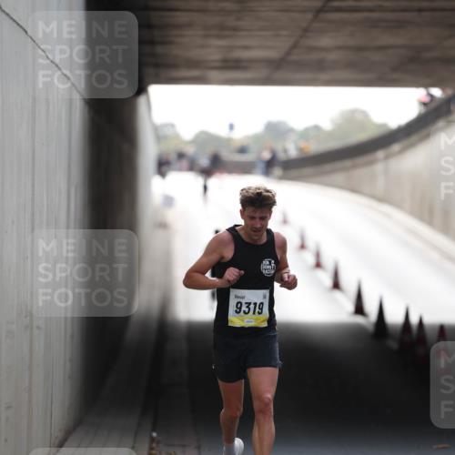 05.10.2025 - 20. swb-Marathon Bremen Michael Strokosch http://msf.ph/oto/9209853 05.10.2025 10:30:56 Laufen 9319 meine-sportfotos.de