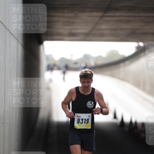 05.10.2025 - 20. swb-Marathon Bremen Michael Strokosch http://msf.ph/oto/9209855 05.10.2025 10:30:57 Laufen 9319 meine-sportfotos.de