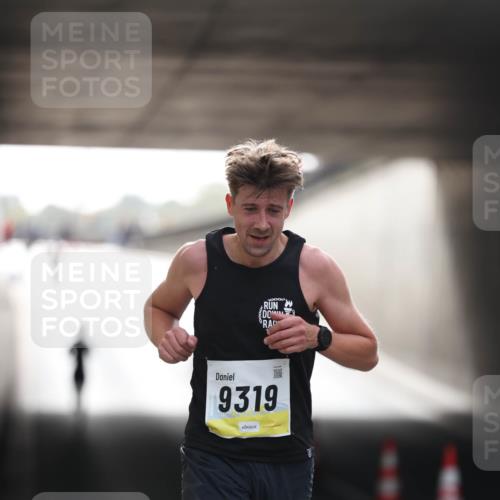 05.10.2025 - 20. swb-Marathon Bremen Michael Strokosch http://msf.ph/oto/9209859 05.10.2025 10:30:59 Laufen 9319 meine-sportfotos.de
