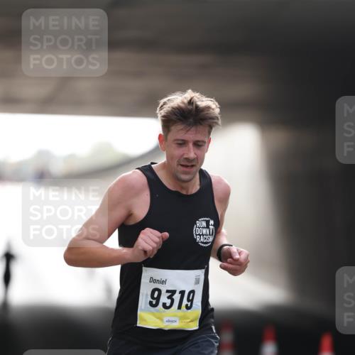 05.10.2025 - 20. swb-Marathon Bremen Michael Strokosch http://msf.ph/oto/9209860 05.10.2025 10:30:59 Laufen 1, 9319 meine-sportfotos.de