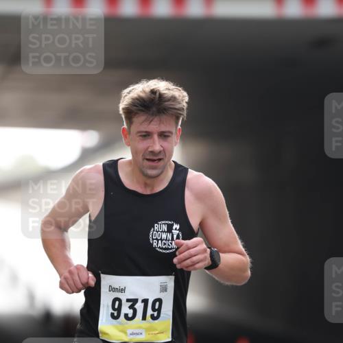05.10.2025 - 20. swb-Marathon Bremen Michael Strokosch http://msf.ph/oto/9209861 05.10.2025 10:30:59 Laufen 30000, 9319 meine-sportfotos.de