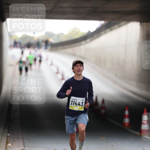 05.10.2025 - 20. swb-Marathon Bremen Michael Strokosch http://msf.ph/oto/9209897 05.10.2025 10:31:27 Laufen 11443 meine-sportfotos.de