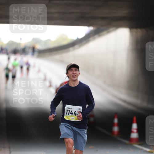 05.10.2025 - 20. swb-Marathon Bremen Michael Strokosch http://msf.ph/oto/9209899 05.10.2025 10:31:28 Laufen 1144 meine-sportfotos.de