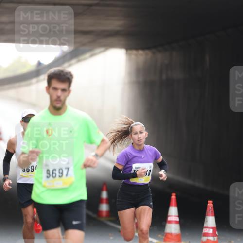 05.10.2025 - 20. swb-Marathon Bremen Michael Strokosch http://msf.ph/oto/9209943 05.10.2025 10:31:48 Laufen 9694, 9697, 58 meine-sportfotos.de