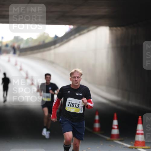 05.10.2025 - 20. swb-Marathon Bremen Michael Strokosch http://msf.ph/oto/9209981 05.10.2025 10:32:15 Laufen 11013 meine-sportfotos.de