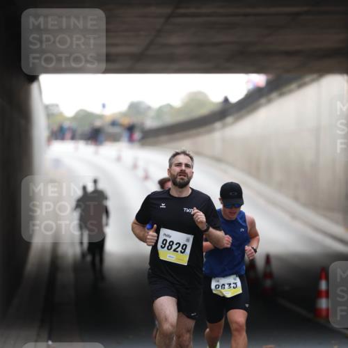 05.10.2025 - 20. swb-Marathon Bremen Michael Strokosch http://msf.ph/oto/9210041 05.10.2025 10:32:47 Laufen 9829, 0833 meine-sportfotos.de