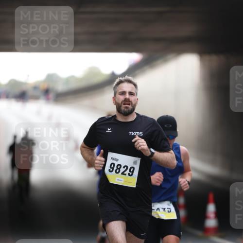 05.10.2025 - 20. swb-Marathon Bremen Michael Strokosch http://msf.ph/oto/9210047 05.10.2025 10:32:49 Laufen 9829, 7521 meine-sportfotos.de