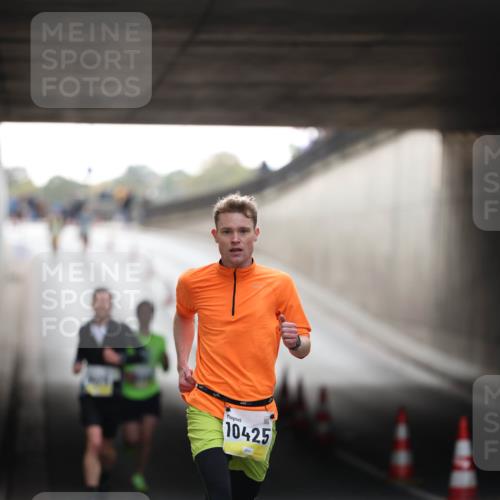 05.10.2025 - 20. swb-Marathon Bremen Michael Strokosch http://msf.ph/oto/9210057 05.10.2025 10:32:56 Laufen 10425 meine-sportfotos.de