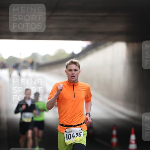 05.10.2025 - 20. swb-Marathon Bremen Michael Strokosch http://msf.ph/oto/9210058 05.10.2025 10:32:56 Laufen 10425 meine-sportfotos.de