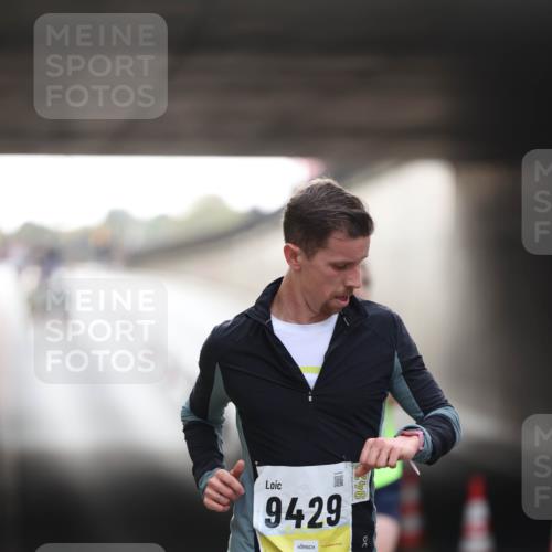 05.10.2025 - 20. swb-Marathon Bremen Michael Strokosch http://msf.ph/oto/9210077 05.10.2025 10:33:02 Laufen 9429 meine-sportfotos.de