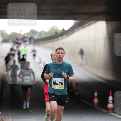 05.10.2025 - 20. swb-Marathon Bremen Michael Strokosch http://msf.ph/oto/9210320 05.10.2025 10:35:17 Laufen 10525 meine-sportfotos.de