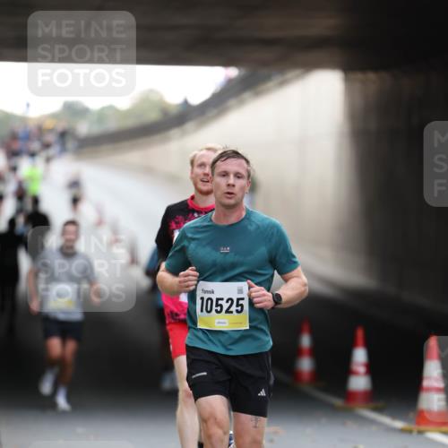 05.10.2025 - 20. swb-Marathon Bremen Michael Strokosch http://msf.ph/oto/9210323 05.10.2025 10:35:18 Laufen 10525 meine-sportfotos.de