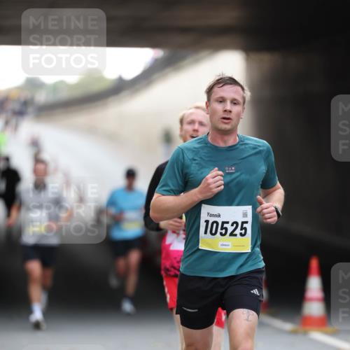 05.10.2025 - 20. swb-Marathon Bremen Michael Strokosch http://msf.ph/oto/9210326 05.10.2025 10:35:18 Laufen 10525 meine-sportfotos.de