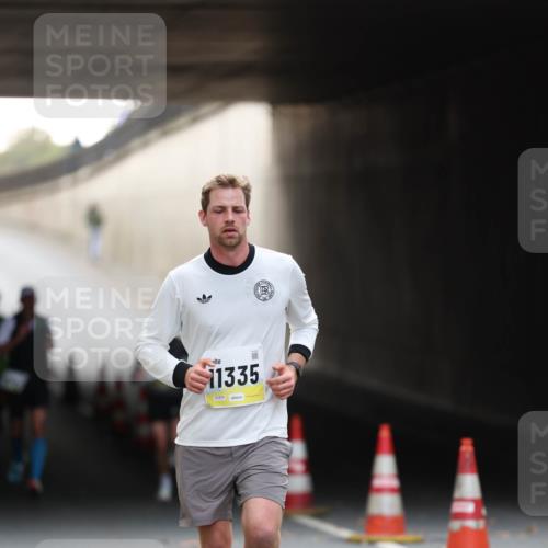 05.10.2025 - 20. swb-Marathon Bremen Michael Strokosch http://msf.ph/oto/9210348 05.10.2025 10:35:31 Laufen 11335, 01976 meine-sportfotos.de