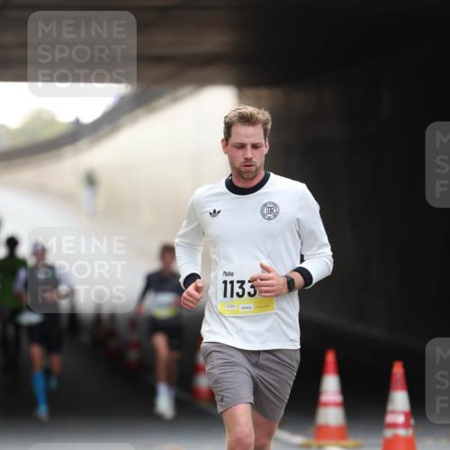 05.10.2025 - 20. swb-Marathon Bremen Michael Strokosch http://msf.ph/oto/9210350 05.10.2025 10:35:32 Laufen 1133, 01976 meine-sportfotos.de