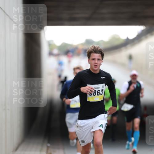 05.10.2025 - 20. swb-Marathon Bremen Michael Strokosch http://msf.ph/oto/9210356 05.10.2025 10:35:34 Laufen 863 meine-sportfotos.de