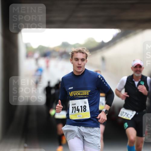 05.10.2025 - 20. swb-Marathon Bremen Michael Strokosch http://msf.ph/oto/9210364 05.10.2025 10:35:37 Laufen 11418, 10753 meine-sportfotos.de
