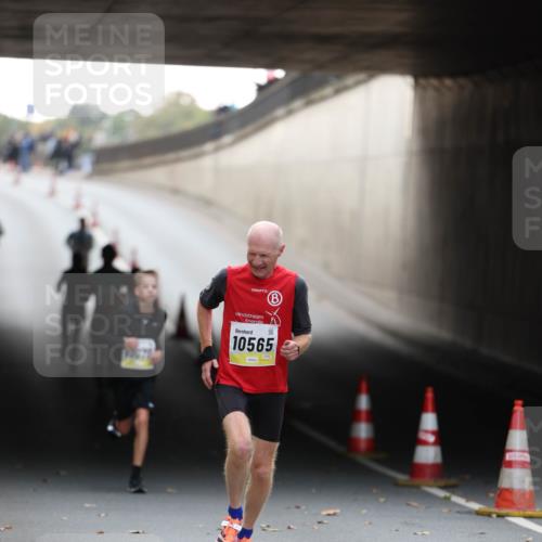05.10.2025 - 20. swb-Marathon Bremen Michael Strokosch http://msf.ph/oto/9210419 05.10.2025 10:36:04 Laufen 10565 meine-sportfotos.de