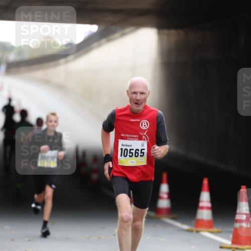 05.10.2025 - 20. swb-Marathon Bremen Michael Strokosch http://msf.ph/oto/9210422 05.10.2025 10:36:05 Laufen 27, 10565 meine-sportfotos.de