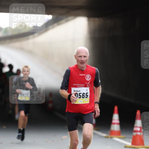 05.10.2025 - 20. swb-Marathon Bremen Michael Strokosch http://msf.ph/oto/9210423 05.10.2025 10:36:05 Laufen 7, 0565 meine-sportfotos.de